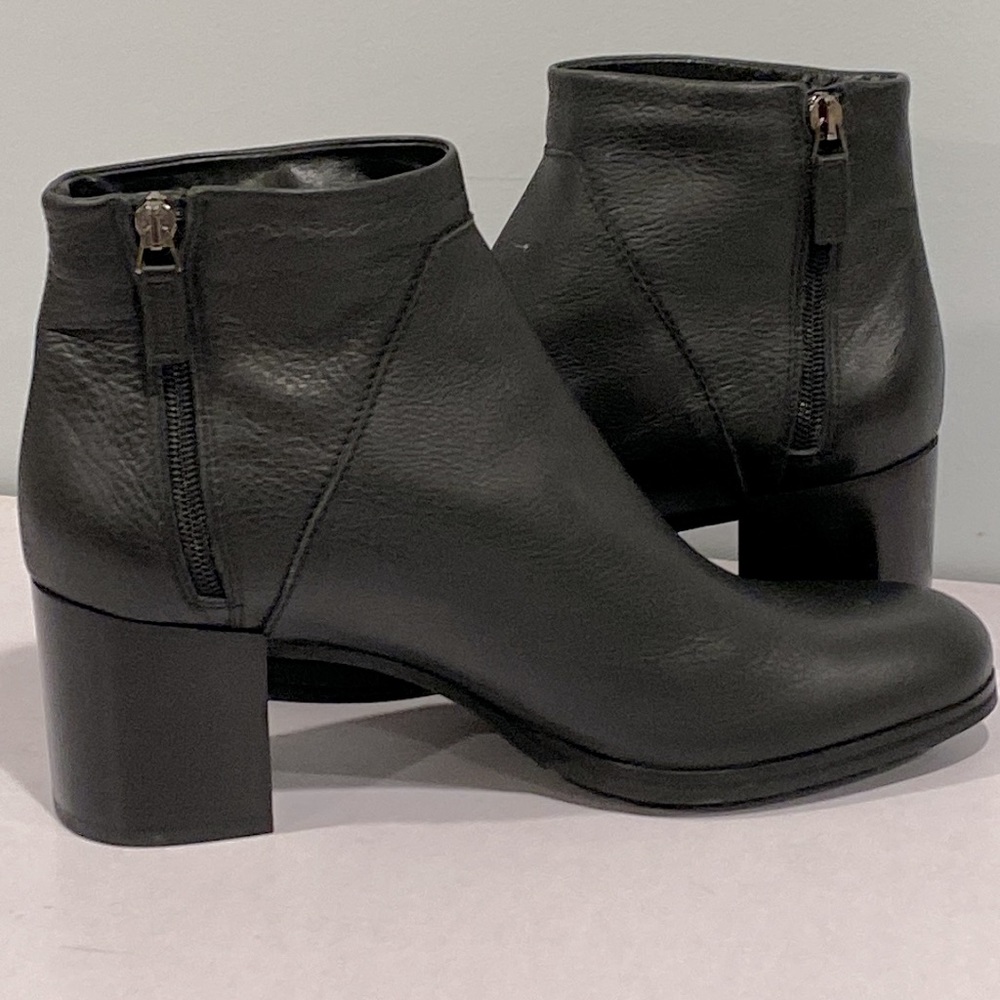 Aquatalia Italy NEW black leather ankle zipper boots 🥾 & dust bag block heel - Picture 2 of 16